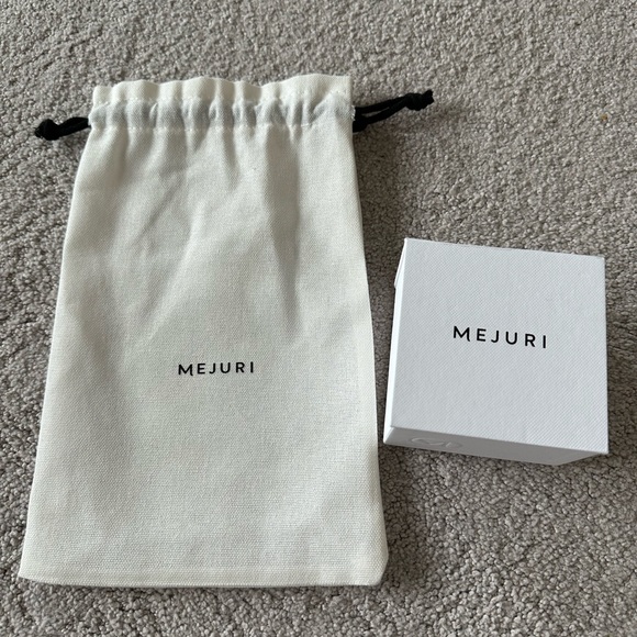 Mejuri Round Topaz Studs - Picture 12 of 12